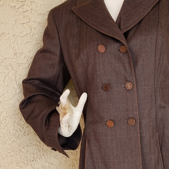 🥰🥰🥰🥰VINTAGE CHANEL BLAZERS 🤪🤪LOTS OF CC BUTTONS😛😛 - Picture 15 of 16